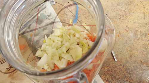 making fermented sauerkraut